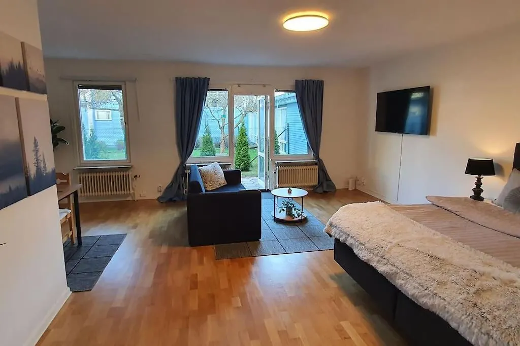Apartment With Garden Near Metro! Stockholm